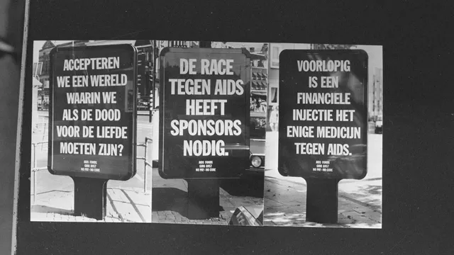 Aanplakbiljetten voor de inzamelingsactie Aids Fonds onder het motto "no pay, no cure" (1989)