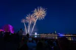 De Waal in Vlammen tijdens de Vierdaagsefeesten 2026, gezien vanaf Stadseiland Stek.
