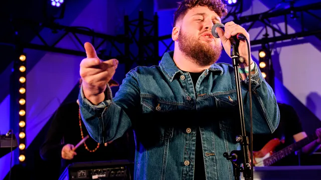 Dave Budha tijdens Song van het Jaar 2017 in TivoliVredenburg