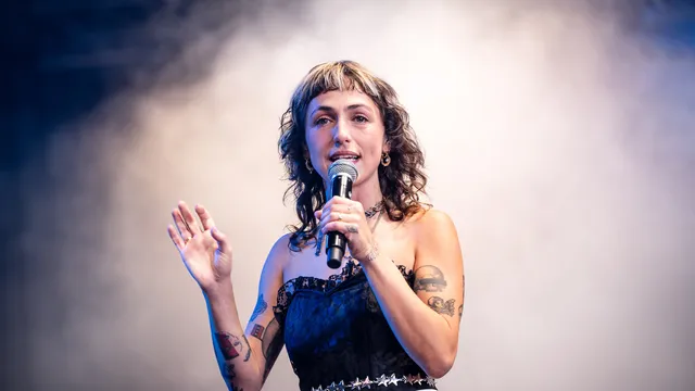 Sophie Straat in de India tijdens Lowlands 2023