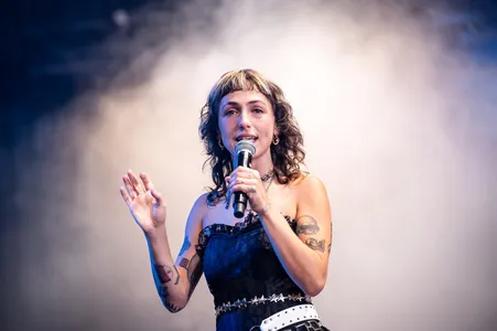 Sophie Straat in de India tijdens Lowlands 2023