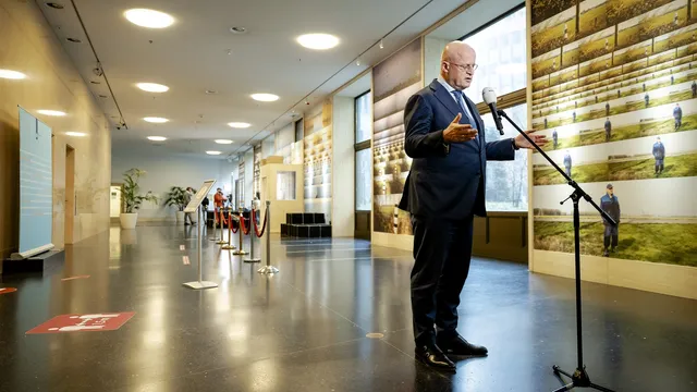 Demissionair minister Ferd Grapperhaus (Justitie) staat de pers te woord over het rapport van de commissie Machielse met bevindingen in zaak Julio Poch.
