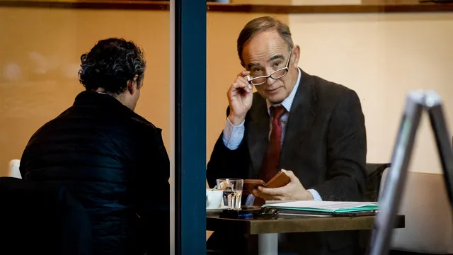 Oud-piloot Julio Poch daagt de ministeries van Justitie en Veiligheid en Buitenlandse Zaken voor de rechter.