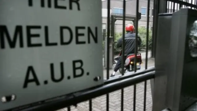 <p>Toegangshek van een TBS-kliniek in Nederland.</p>