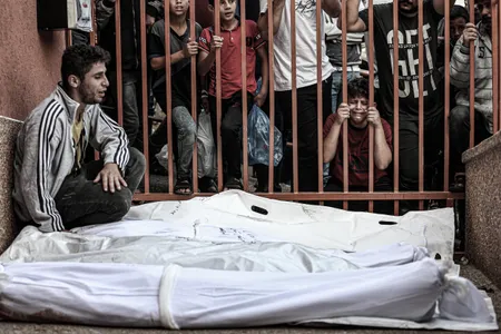 Zaanoun documenteert rouwende inwoners in Gaza.