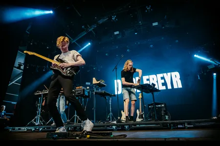 Dadi Freyr live in de Heineken op Lowlands 2022