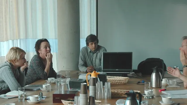 Students asking questions to Commissioning Editor Henneke Hagen en Researcher Gerko Wessel