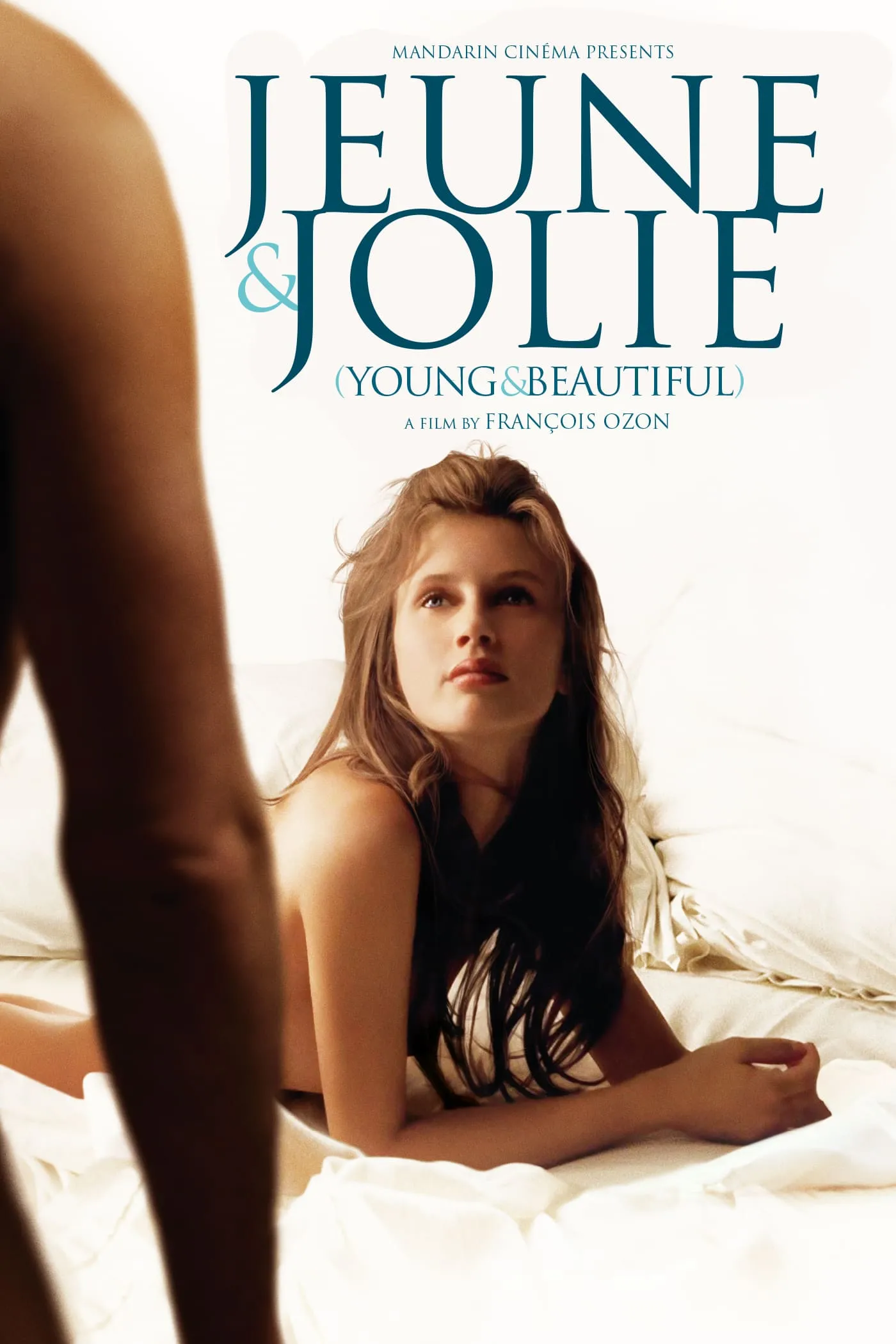 Jeune & jolie poster