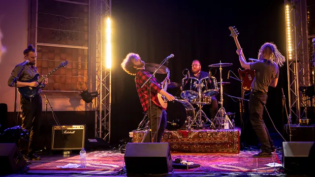 Dan and the Middle Men