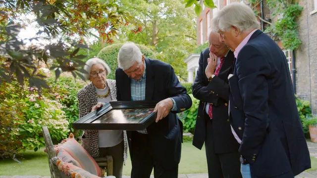 Vlnr Rose-Marie en Eijk De Mol van Otterloo, kunsthistoricus en adviseur Frits Duparc en kunsthandelaar Johnny Van Haeften