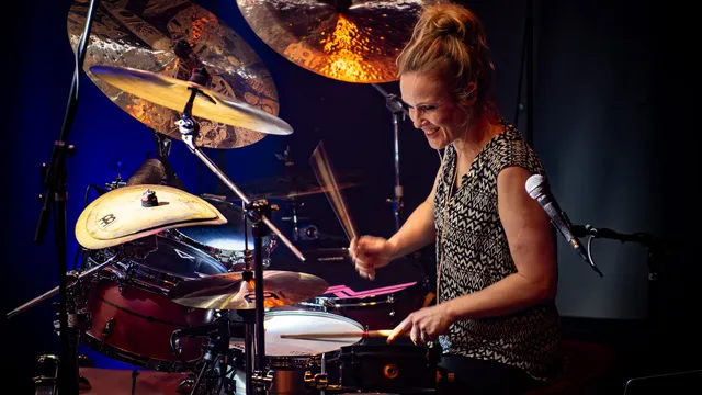 Anika Nilles & Nevell