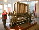 De difference engine van Charles Babbage aan het werk aan een polynomiale functie.