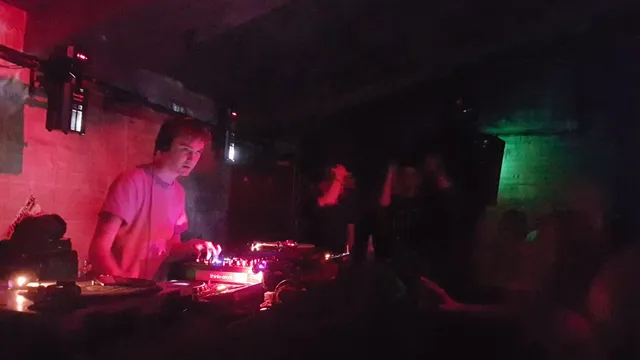 Ben UFO in Radion