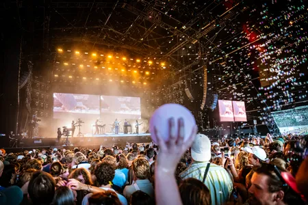 Parcels in de Alpha tijdens Lowlands 2026