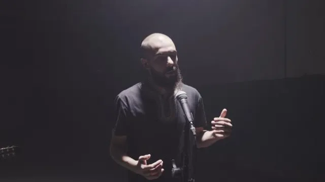 Stryder doet spoken word