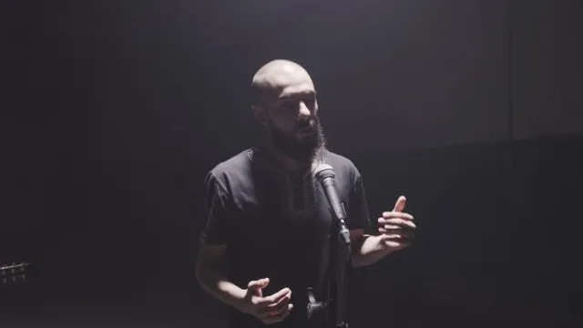 Stryder doet spoken word