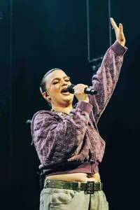 LOLA YOUNG op Lowlands 2025