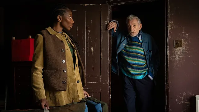 Michaela Coel en Ian McKellen in The Christophers