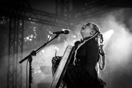 Eivør in het Openluchttheater De Goffert