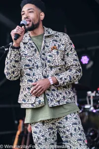 Host MC JR Jermaine Berkhoudt op Motel Mozaique Momo 22 de Zaterdag 230422-3540