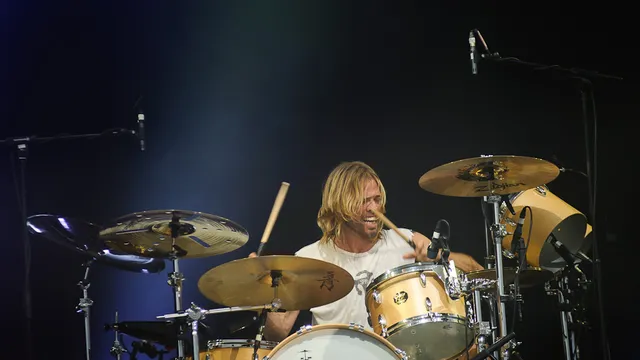 Taylor Hawkins met Foo Fighters op Pinkpop 2011