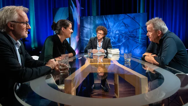 Foto van de tafel met gasten.