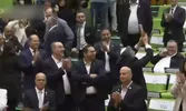 Leden van de Knesset, waaronder Veiligheidsminister Ben-Gvir, juichen na aanname van de zogeheten doodstrafwet