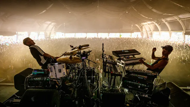 Lander & Adriaan in de India op Lowlands 2024